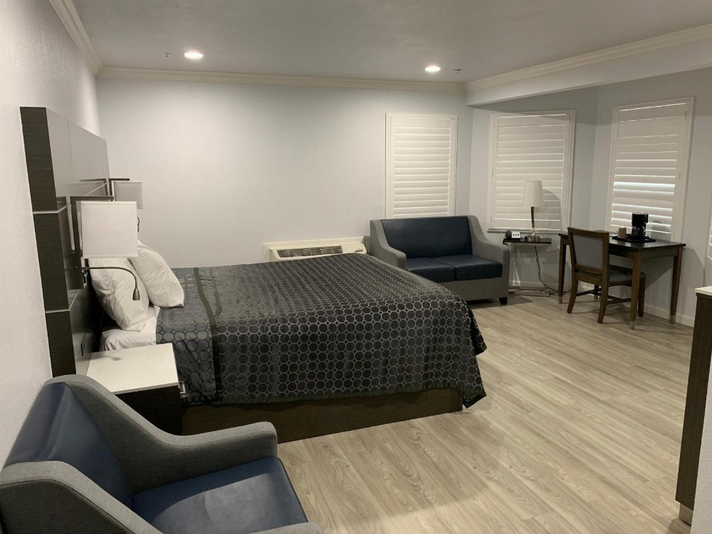 Mirage Inn & Suites Main image