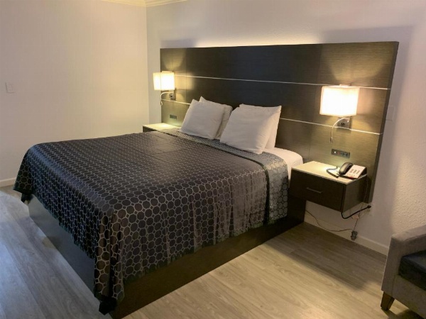 Mirage Inn & Suites image 7